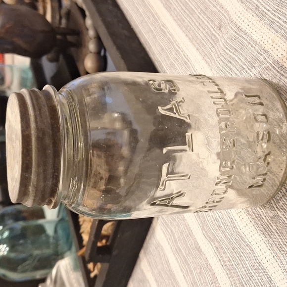 Vintage Atlas Strong Shoulder Mason Quart Jar Regular Mouth With Zinc Lid - Picture 1 of 5
